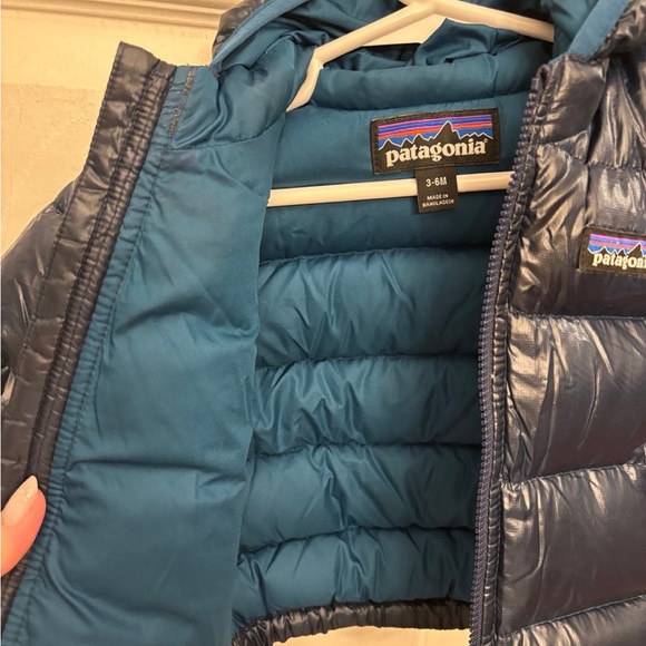 Patagonia Navy Puffer Jacket with Red Accents - Picture 6 of 7